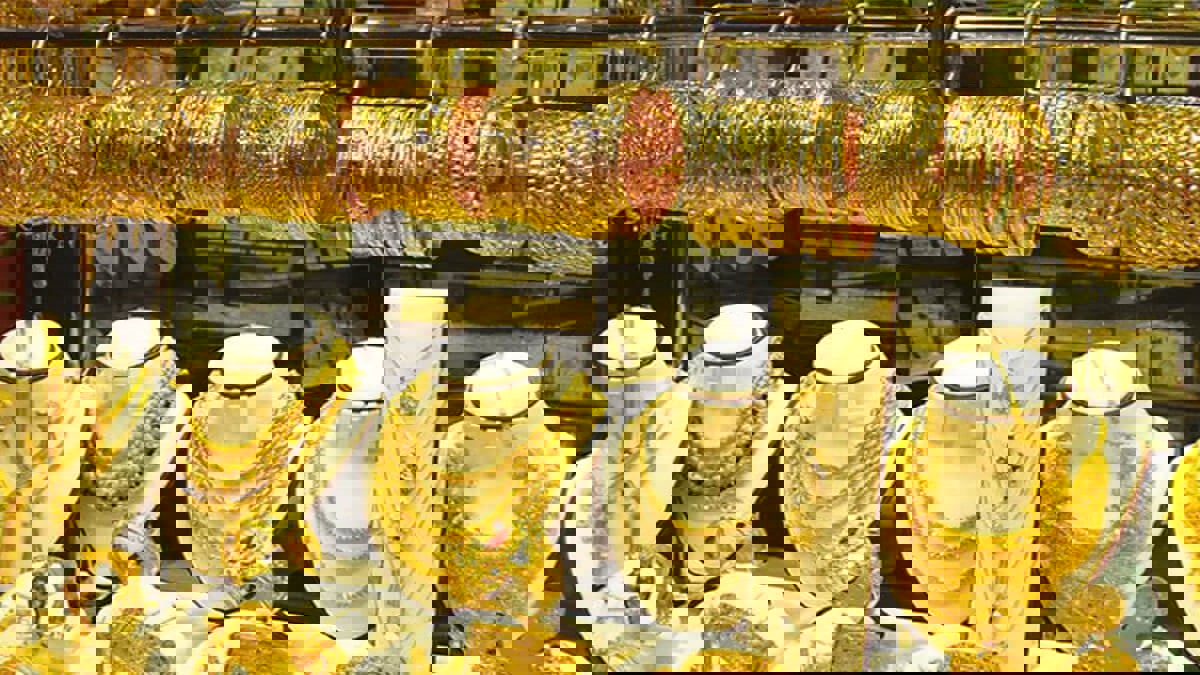 الذهب يتراجع مع انتعاش الدولار بفعل نمو الوظائف الأمريكية