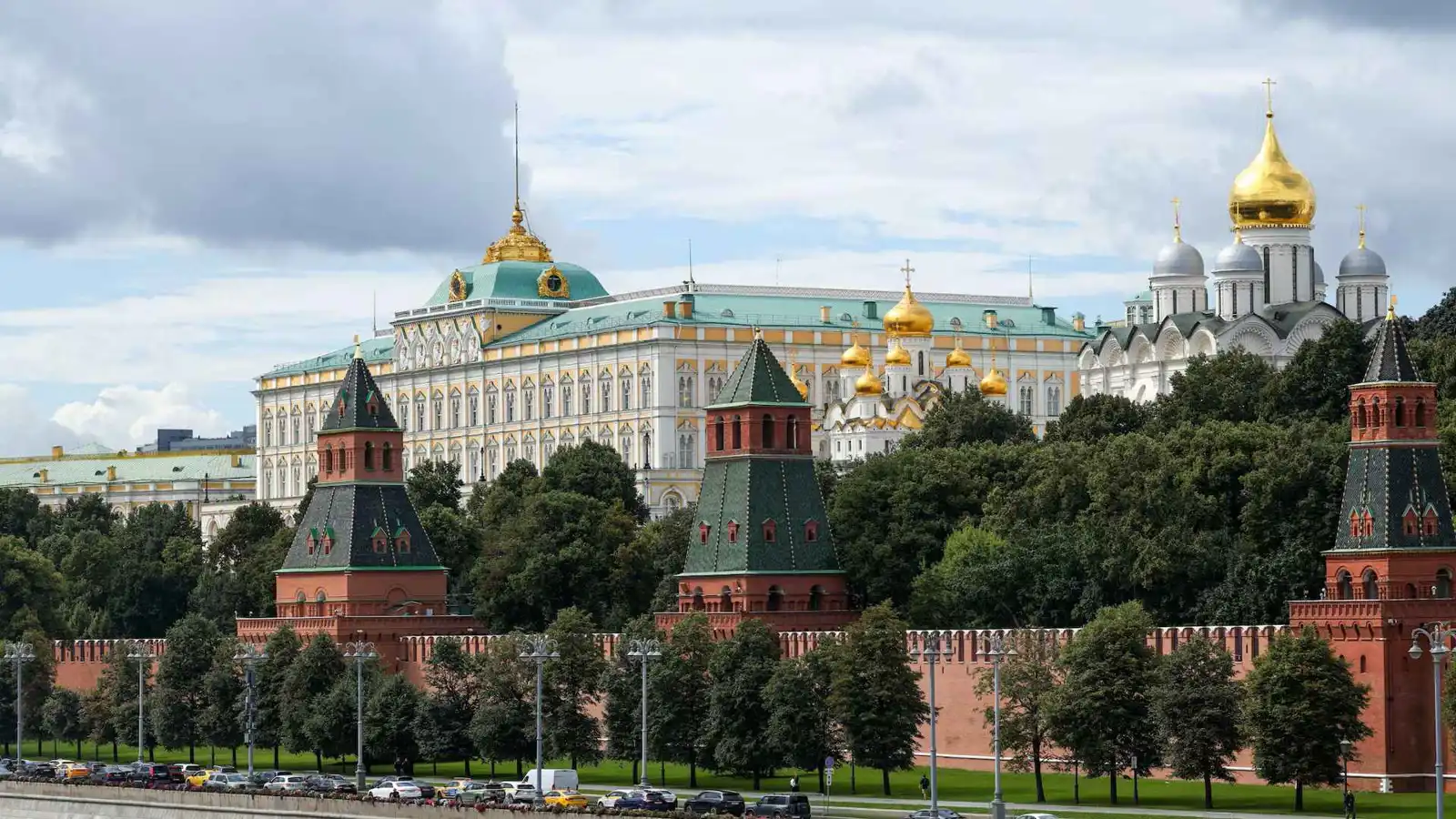 الملف النووي الإيراني يحدد نجاح وساطة موسكو بين واشنطن وطهران