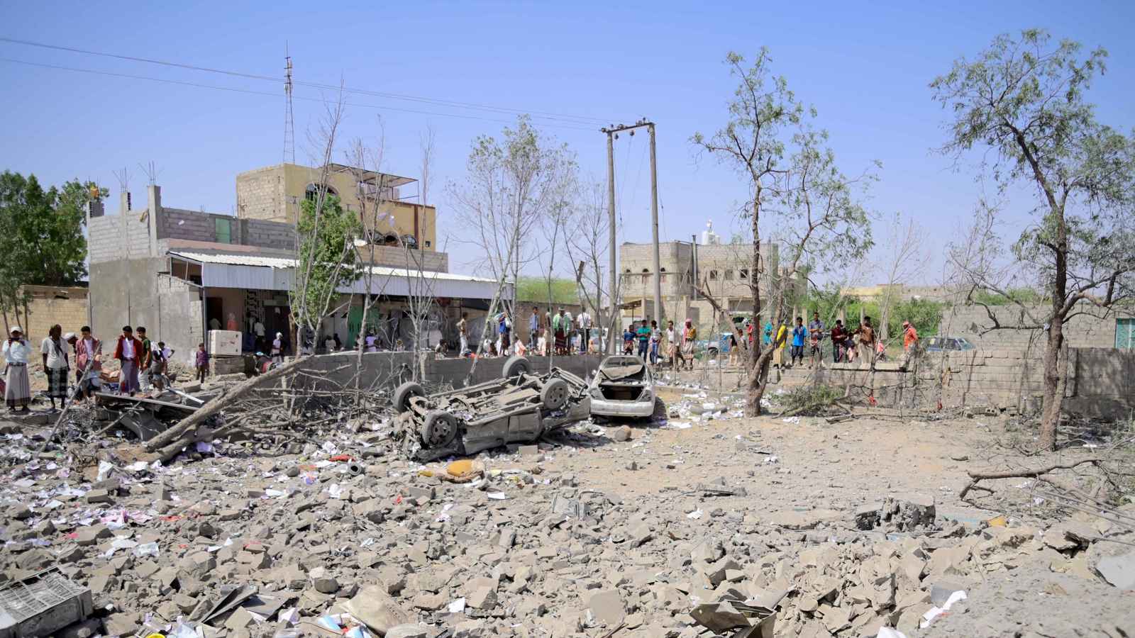 مصادر عسكرية: قادة الحوثيين يتحصنون بمنازل المدنيين هربا من القصف