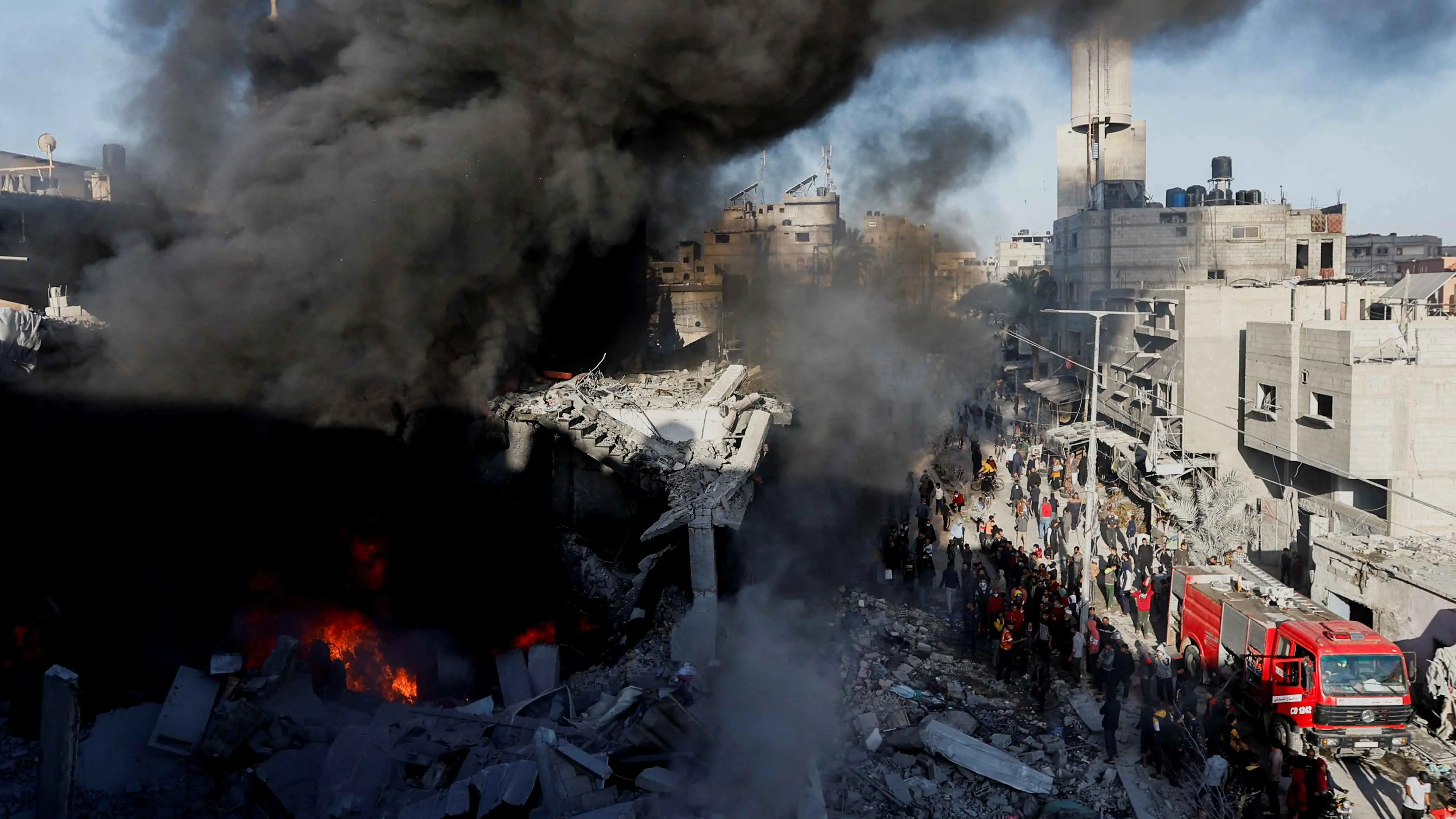 خان يونس تحت "نير القصف".. ومطالبات بإجلاء المدنيين