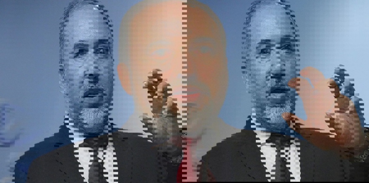 ليبرمان: استعادة رفات الجنديين إما بالخضوع لـ"حماس" أو بإعادة احتلال غزة