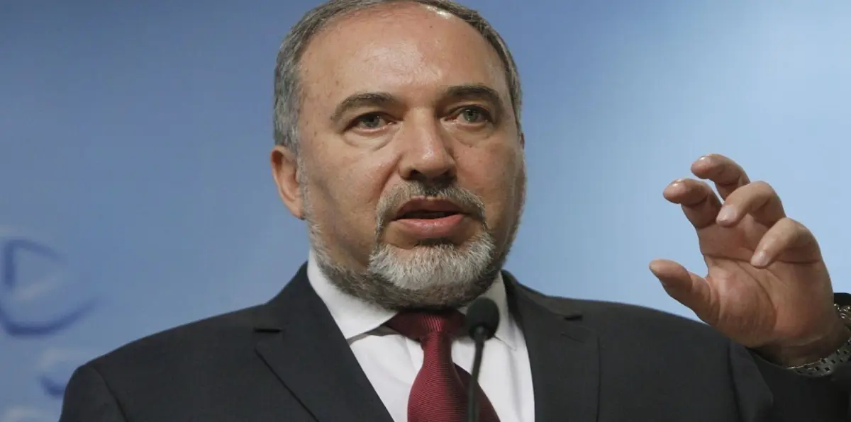 ليبرمان: استعادة رفات الجنديين إما بالخضوع لـ"حماس" أو بإعادة احتلال غزة