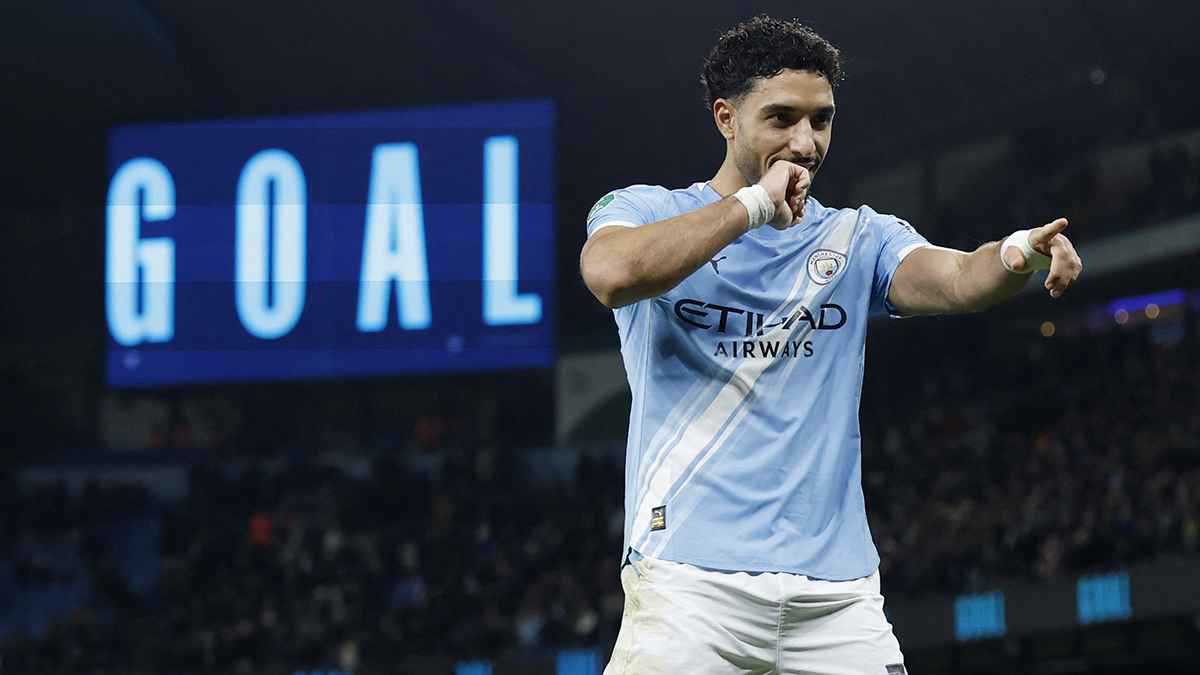 رقم خرافي ورجل المباراة.. إحصائيات وتقييم عمر مرموش ضد نيوكاسل 