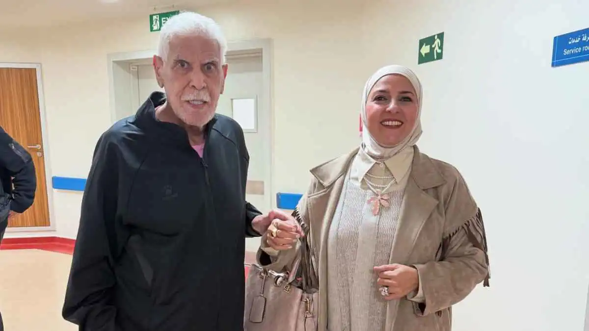 بعد مروره بوعكة صحية.. إعلامية مصرية تفاجئ حسن شحاتة (صور)