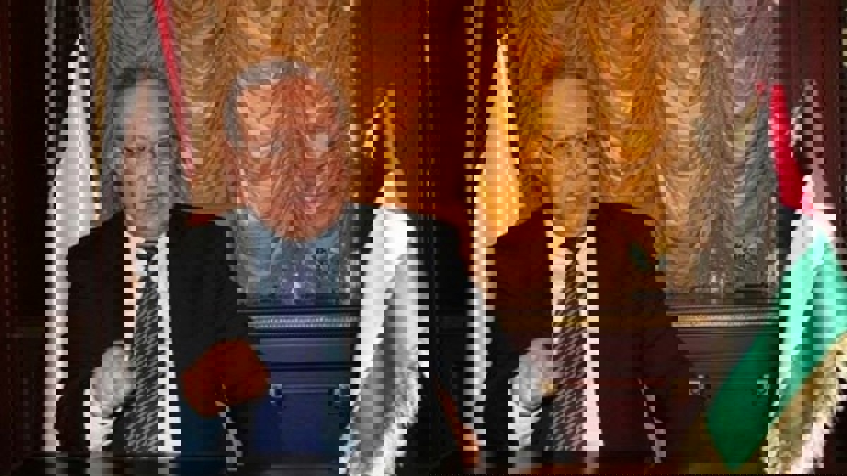 قيادي في "فتح" يكشف عن لقاء بين اشتية وقيادي "حمساوي" بتركيا