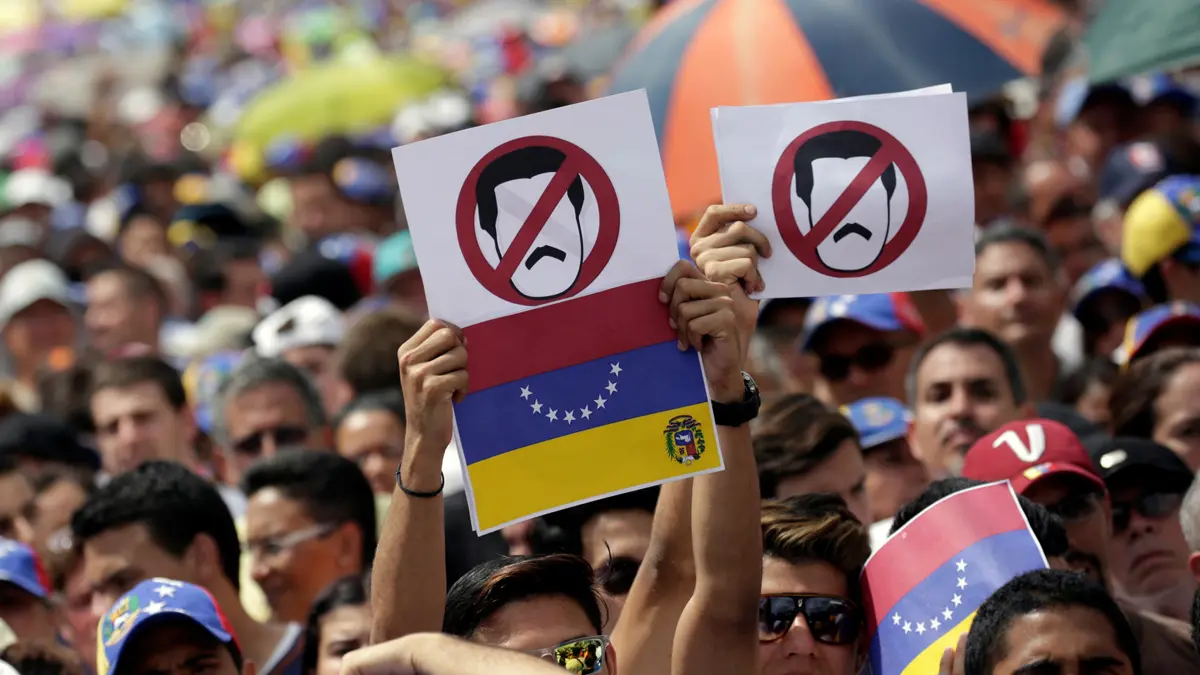 واشنطن تطالب بتركيز محادثات حول فنزويلا على رحيل مادورو