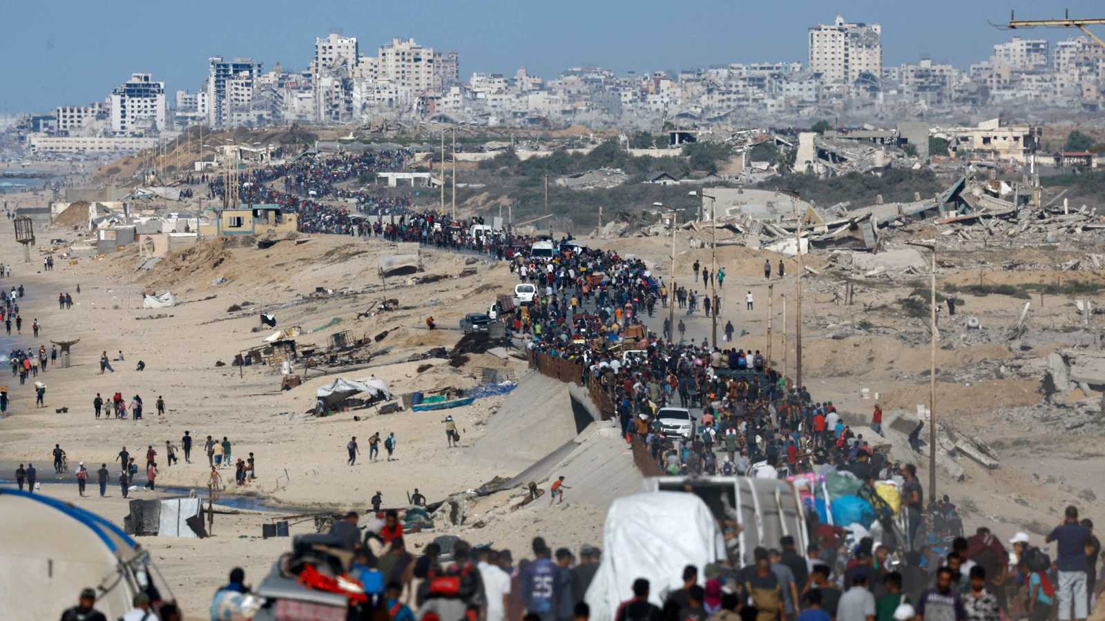 غزة.. 200 ألف نازح فلسطيني يعودون إلى مدينتهم المدمرة (فيديو وصور)