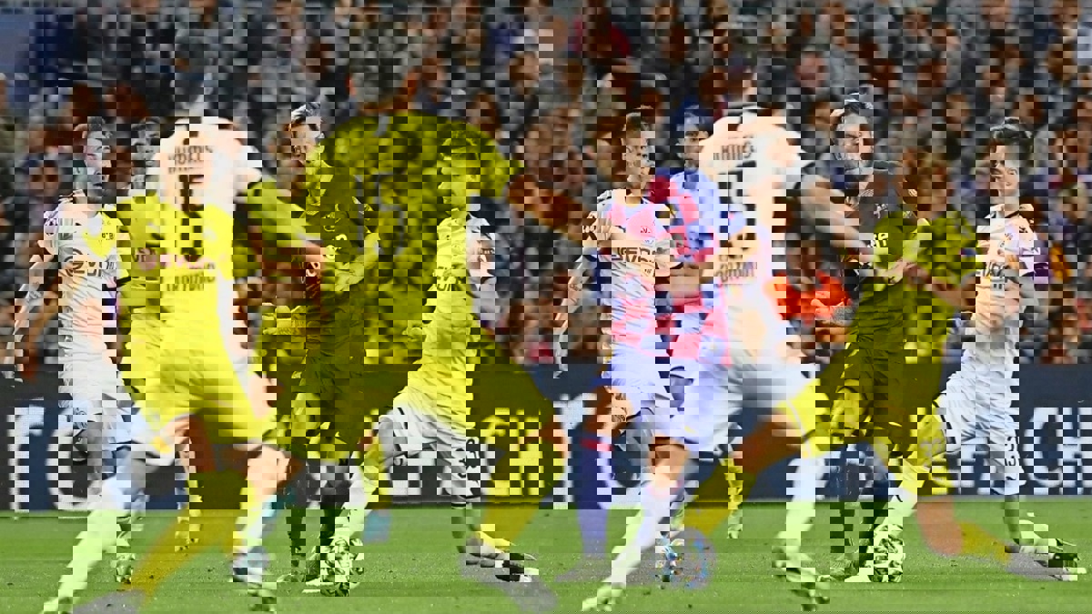 تقرير: إيفان راكيتيتش يحسم مستقبله مع برشلونة