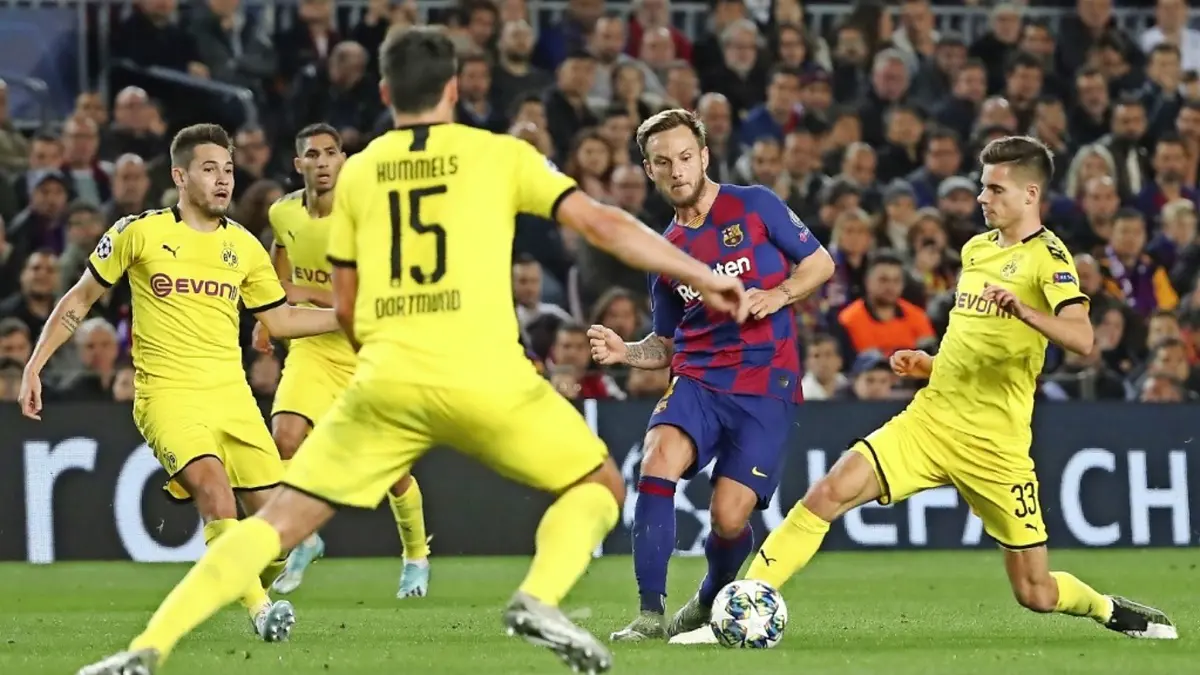 تقرير: إيفان راكيتيتش يحسم مستقبله مع برشلونة