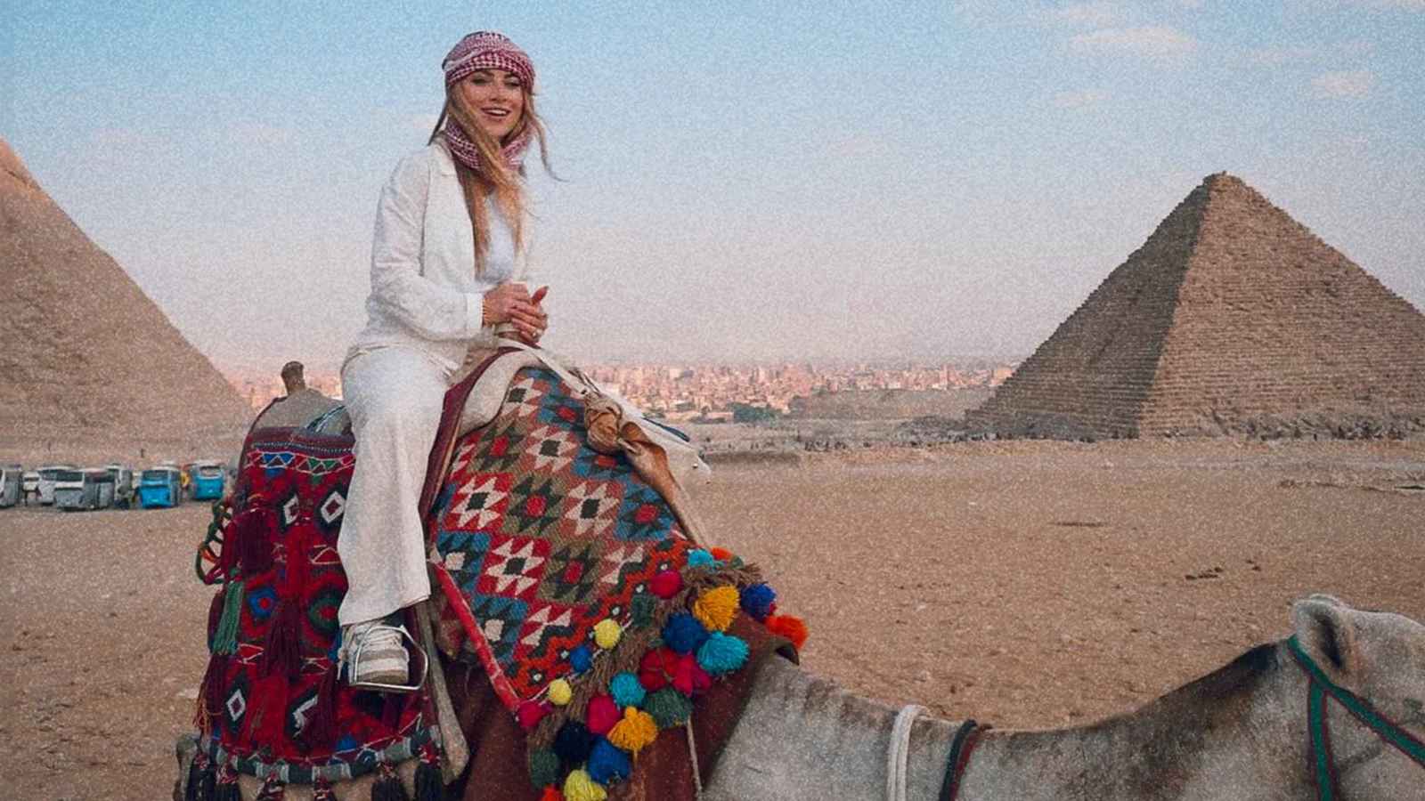 ساويرس يكشف عن "أكبر تهديد" لتطوير أهرامات الجيزة