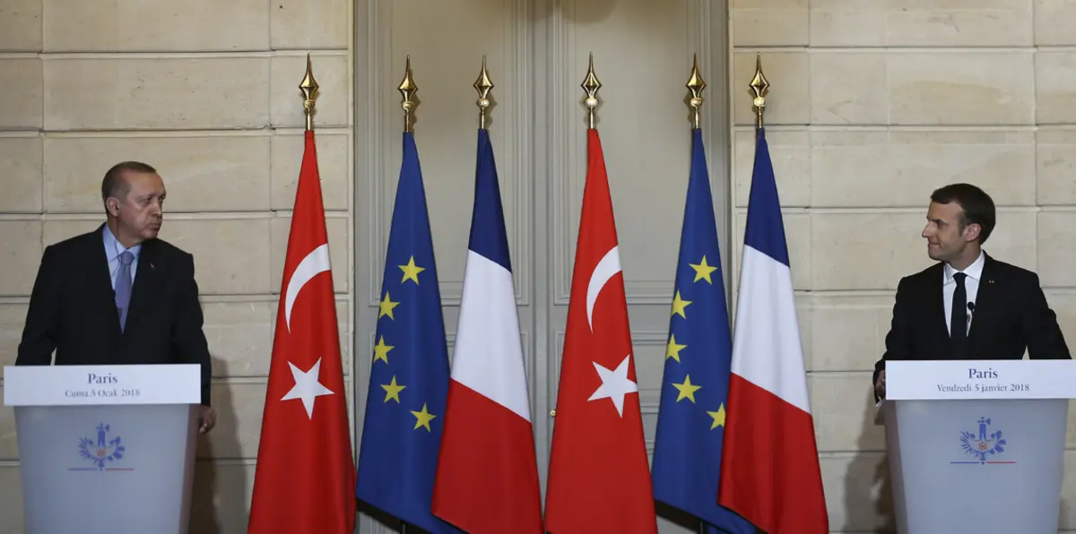 تركيا تخيّر فرنسا بين صداقتها وأكراد سوريا.. استعراض عضلات أم استعطاف؟