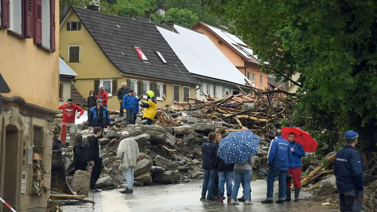 الثقب يتوسّع والانحباس يضيق