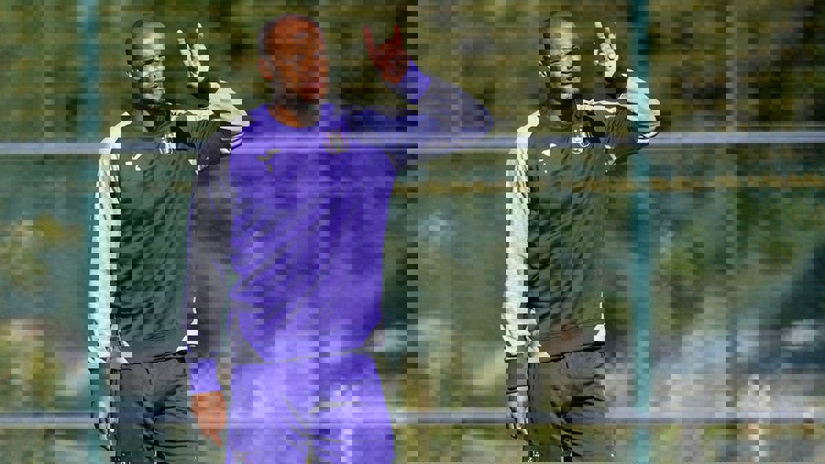 تغريم أندرلخت البلجيكي بسبب تعيين فينسنت كومباني مدربًا