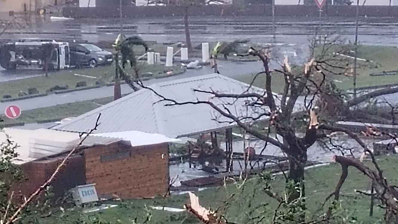 قتيلان و"أضرار هائلة".. الإعصار "شيدو" يشلّ أرخبيل مايوت الفرنسي