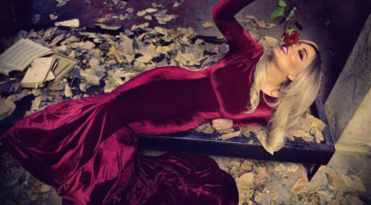 مادلين مطر بإطلالة مثيرة احتفالاً بعيد الحب