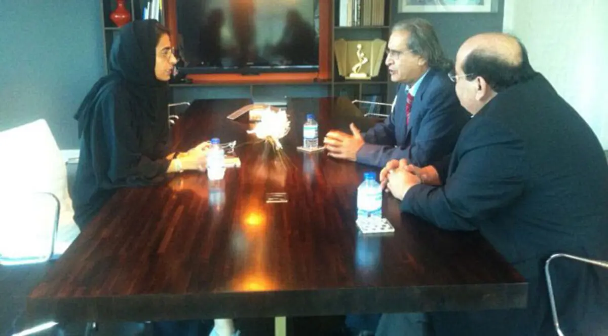 نورة الكعبي تلتقي رئيسي تحرير إيلاف وإرم