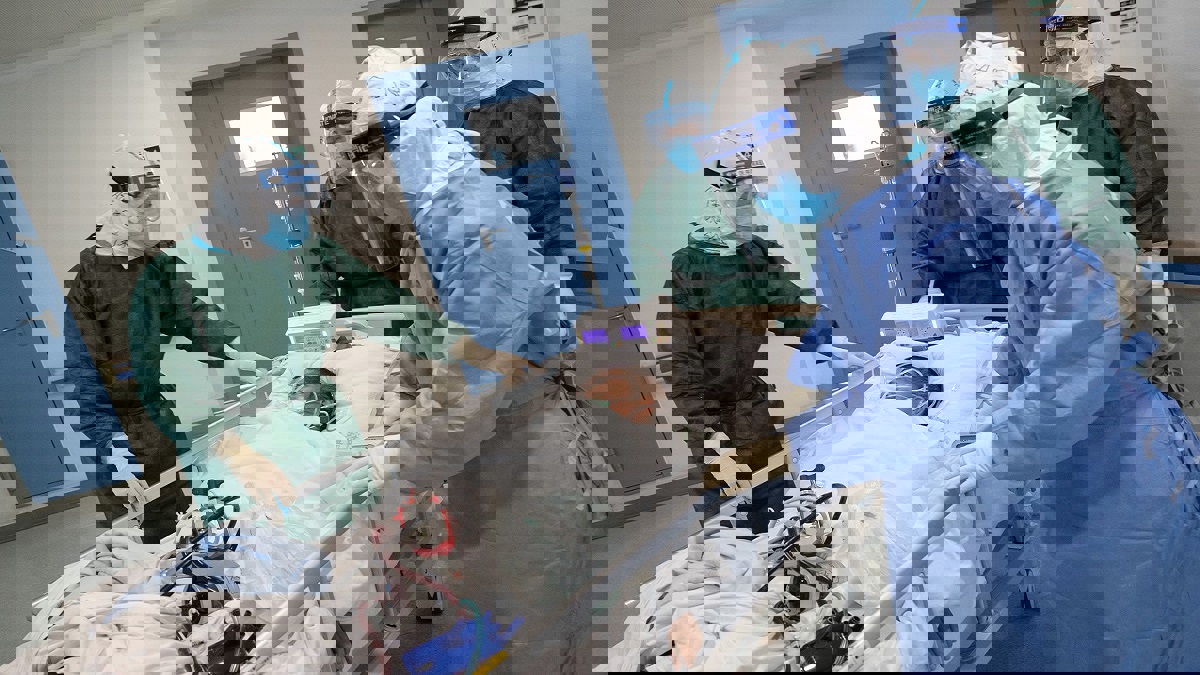 الكويت تنقل 587 آسيويا إلى مركز حجر صحي