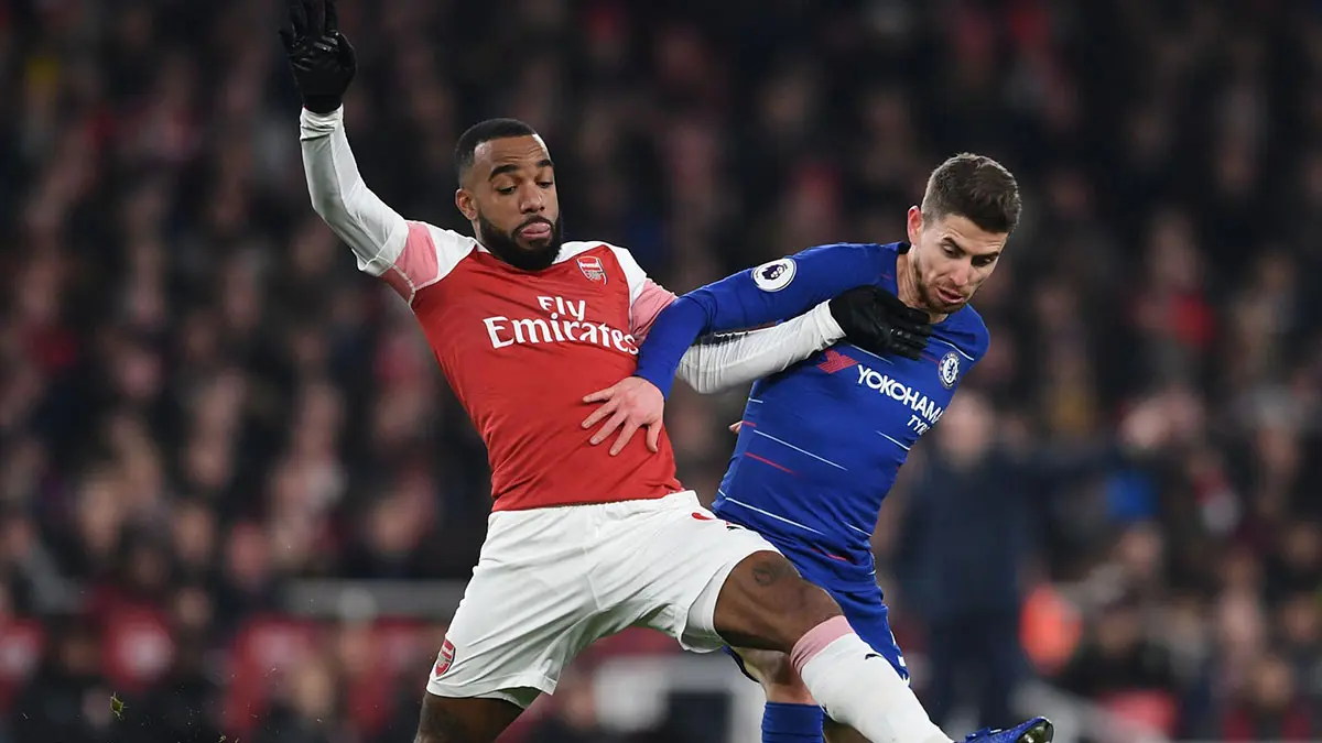 الموعد والقنوات الناقلة والتشكيل.. كل ما تريد معرفته عن مباراة آرسنال ضد تشيلسي في الدوري الإنجليزي