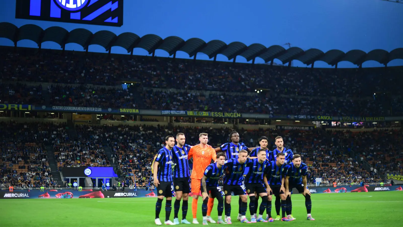 نجم إنتر ميلان يصدم الهلال السعودي