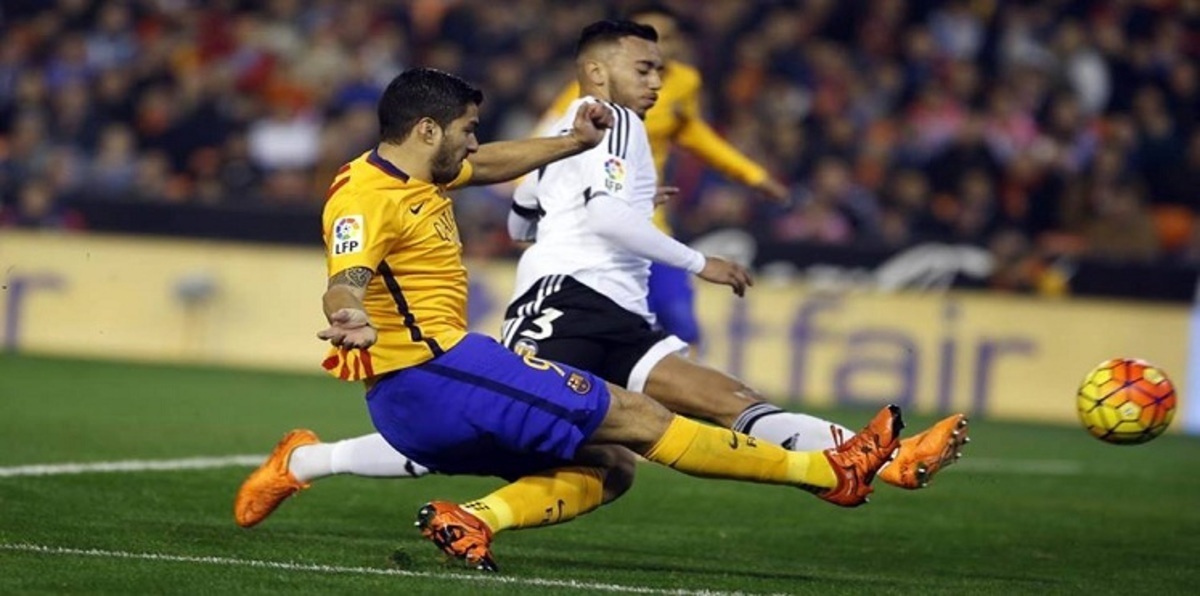 لويس سواريز يصنع الحدث في لقاء فالنسيا