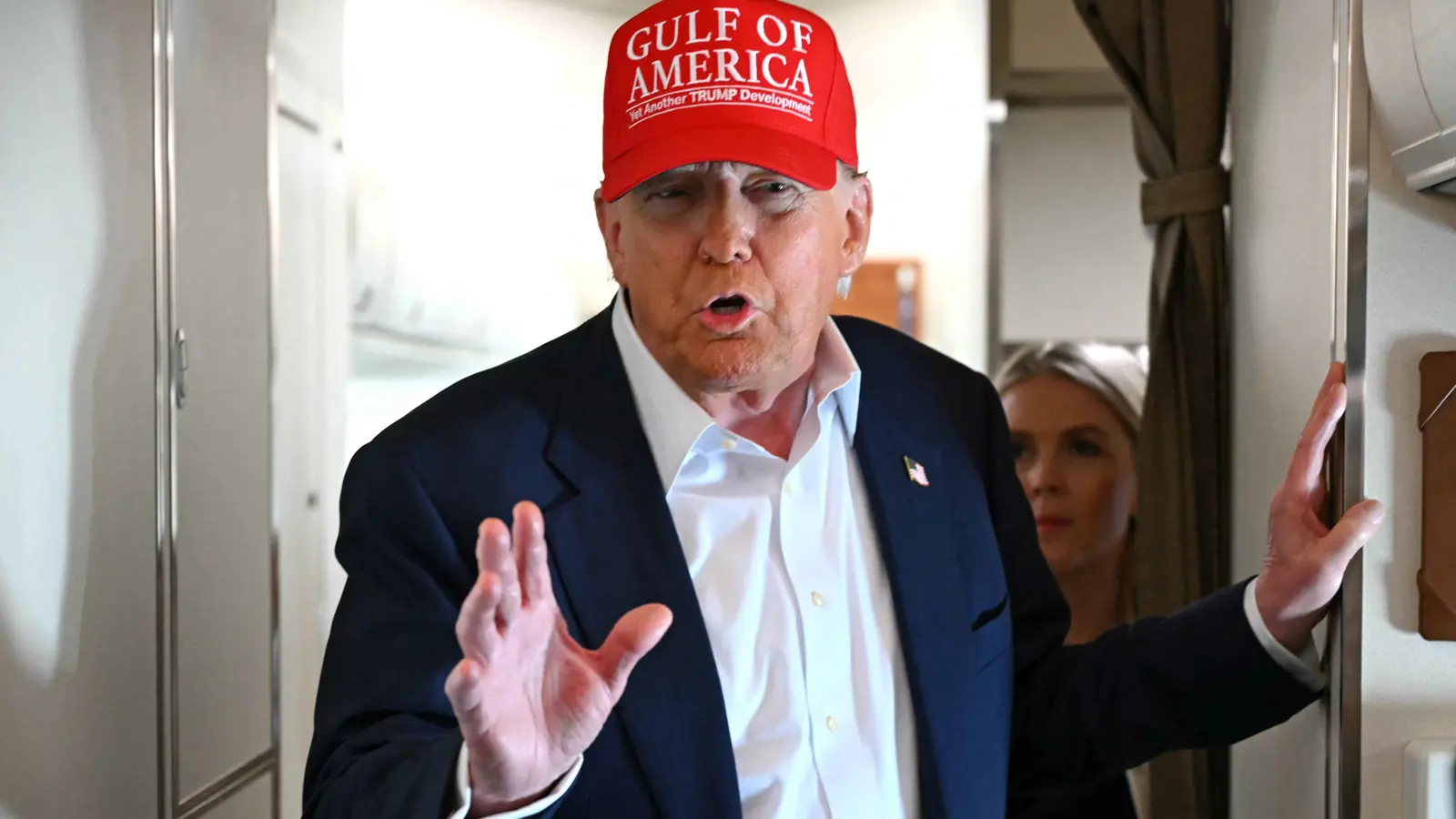 "فورين أفيرز": ترامب يعمل على تقويض الاستخبارات الأمريكية