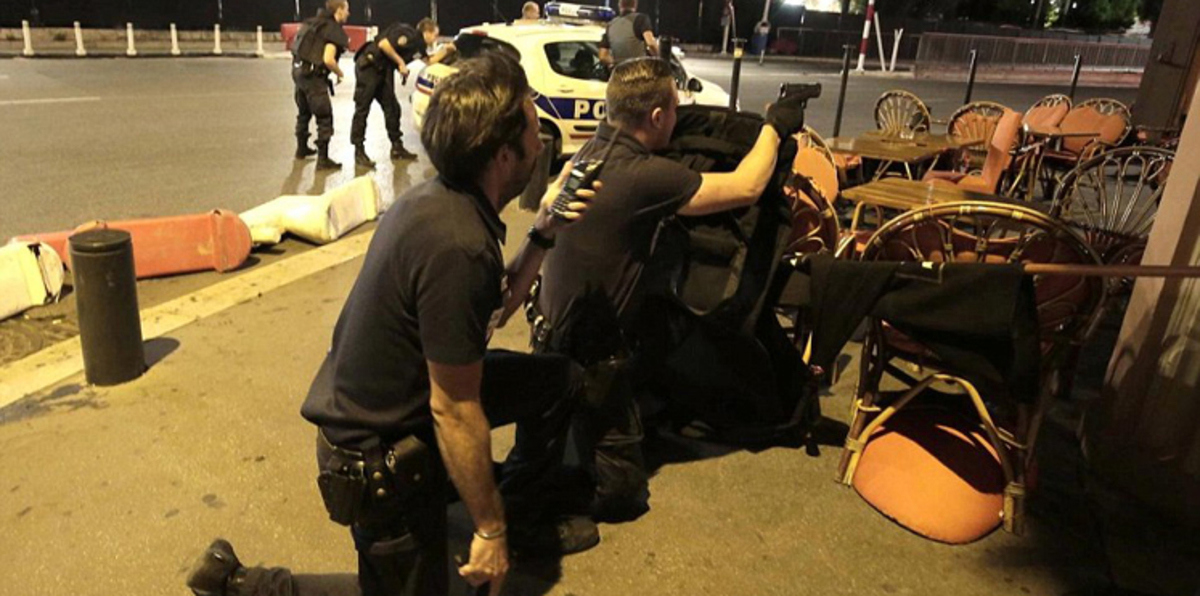 لحظة هروب سائق شاحنة هجوم نيس من قوات الأمن (فيديو)