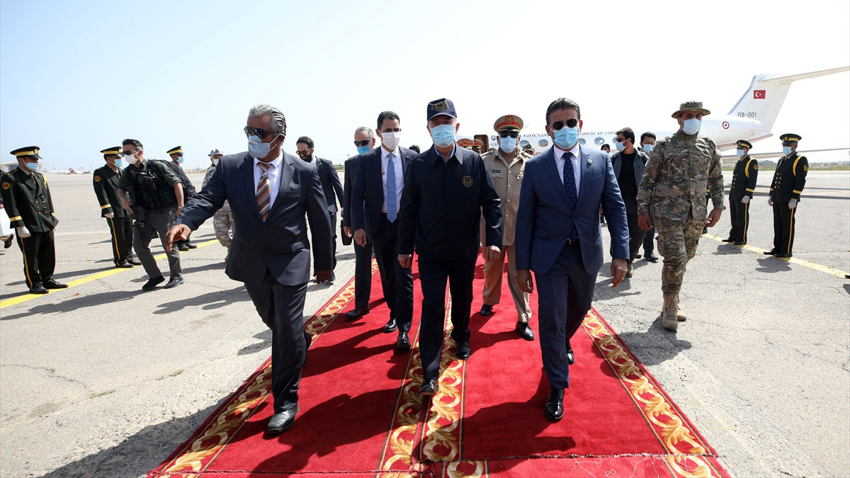 وزيرا دفاع تركيا وقطر يصلان طرابلس.. وسط مساع ألمانية لنزع السلاح حول سرت