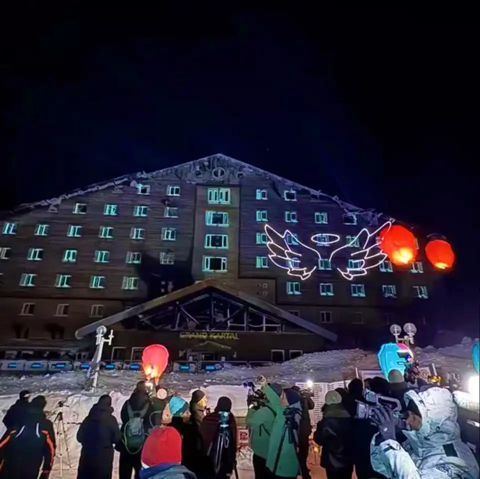 عائلات الضحايا من أما الفندق