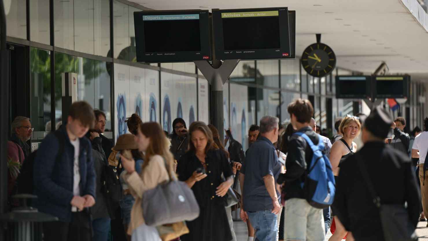 بعد حادثة كان.. انقطاع الكهرباء عن نيس الفرنسية