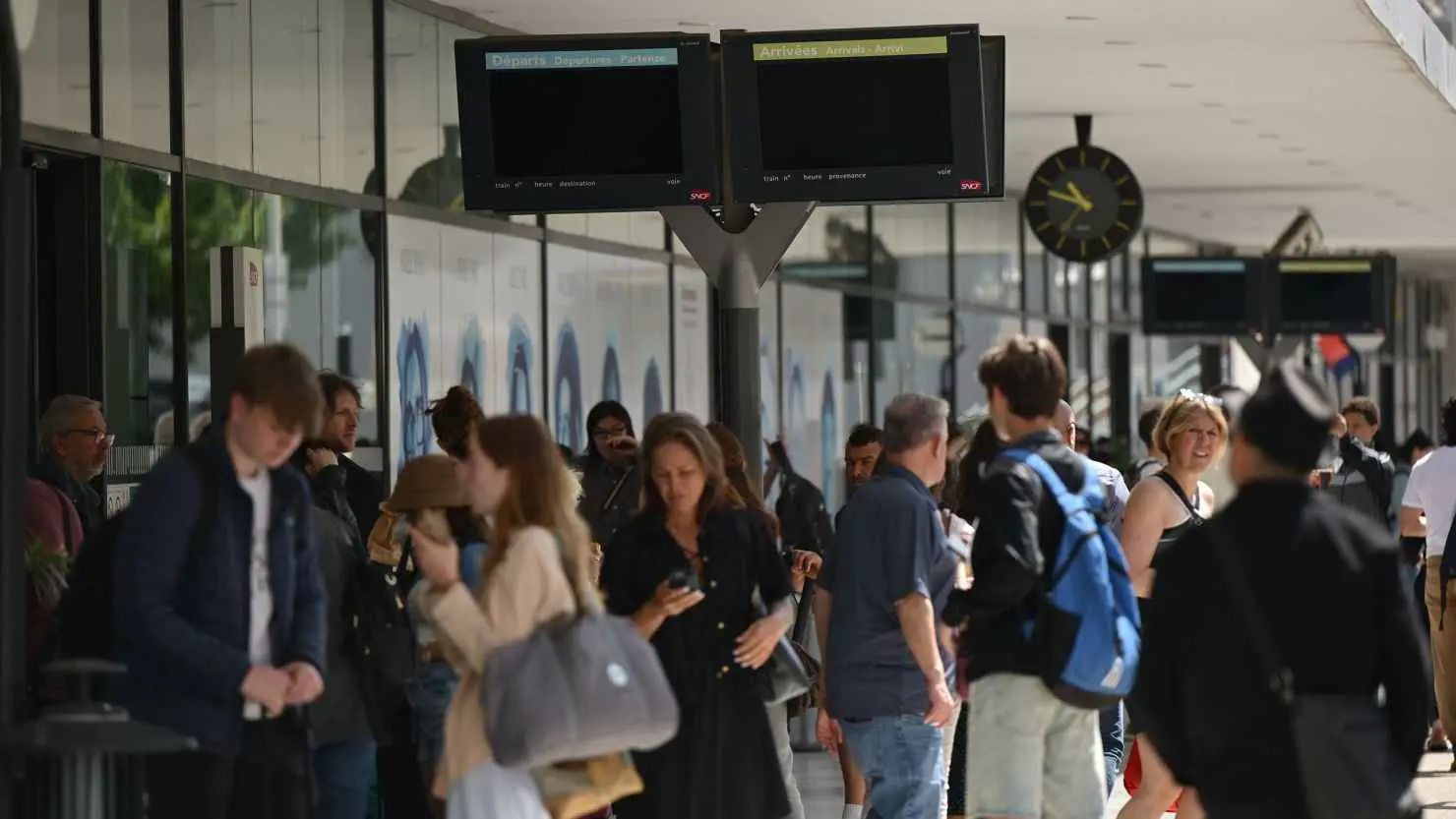 بعد حادثة كان.. انقطاع الكهرباء عن نيس الفرنسية