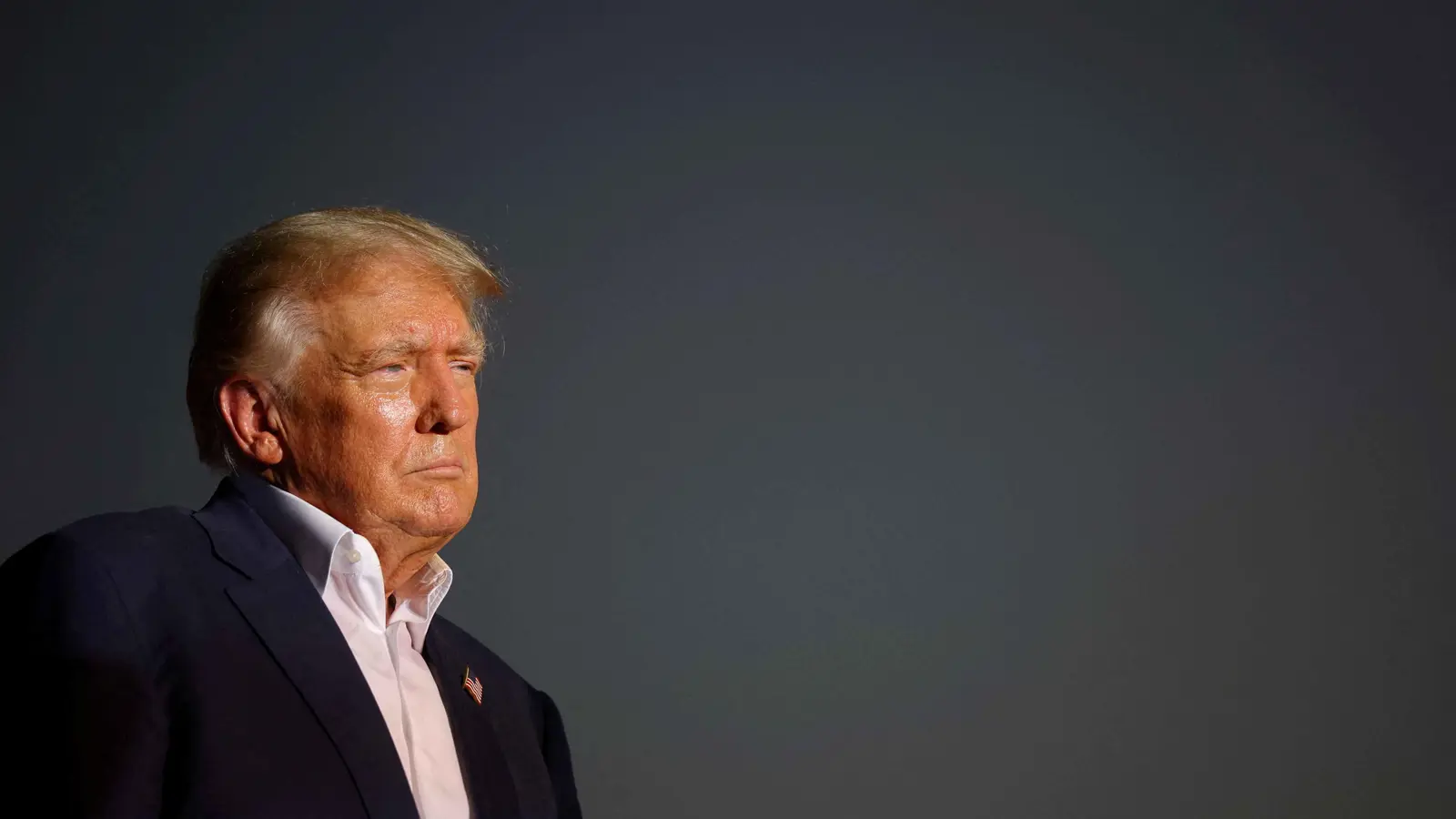 "الهواتف لا تسكت".. معارك خفية لانتزاع وظائف البيت الأبيض