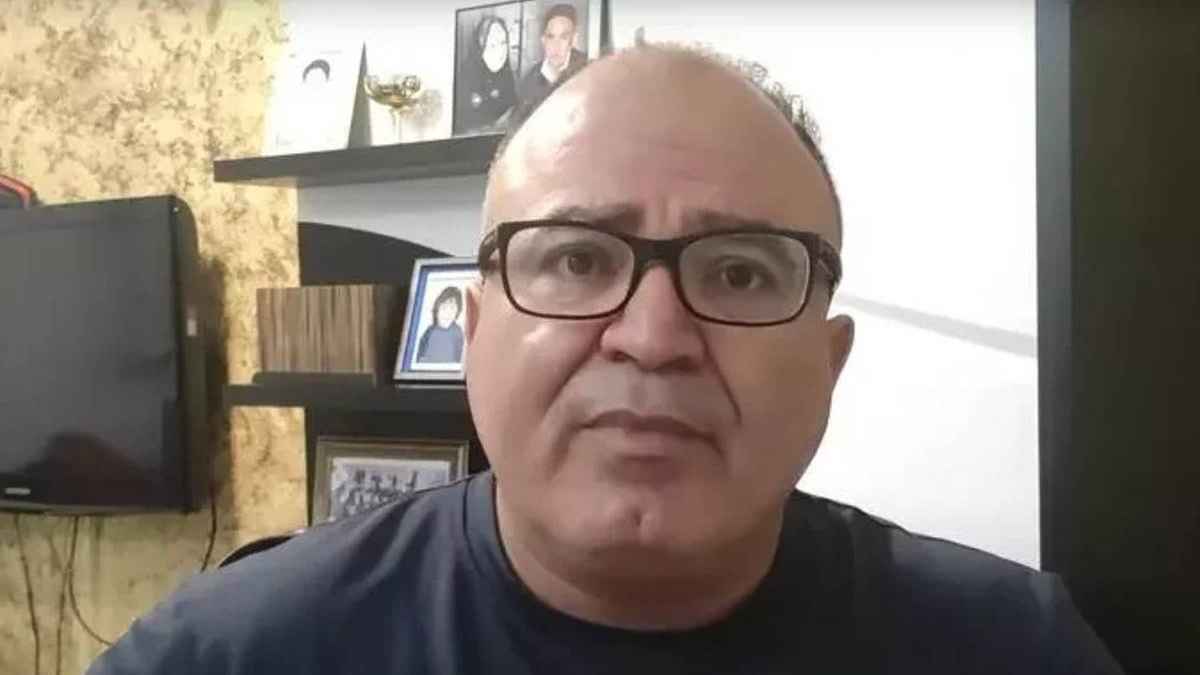 تونس تحكم بسجن الصحفي محمد بوغلاب عامين