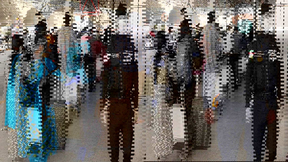 ‪ توقيف كويتية اعتدت على الشرطة النسائية أثناء عودتها من تركيا‬‎