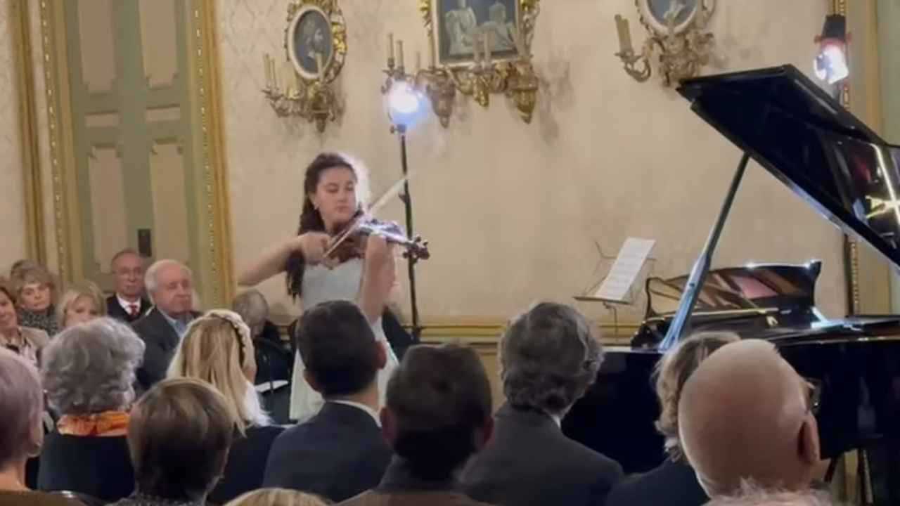 نجاة حفيدة عبدالرحمن أبوزهرة من حادث خلال حفل في إيطاليا  (فيديو)