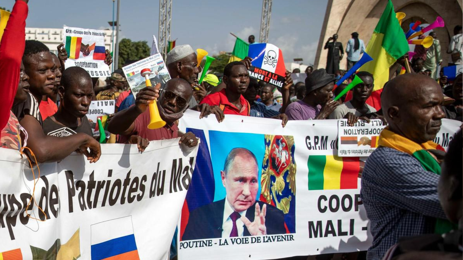 من شيراك إلى ساركوزي.. كيف استثمرت باريس "الفرانكفونية الأفريقية" لعقود؟