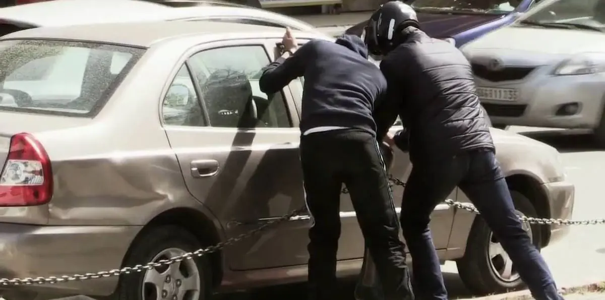 طعم الـ100 دولار.. طريقة طريفة لسرقة المركبات في الولايات المتحدة (صور)