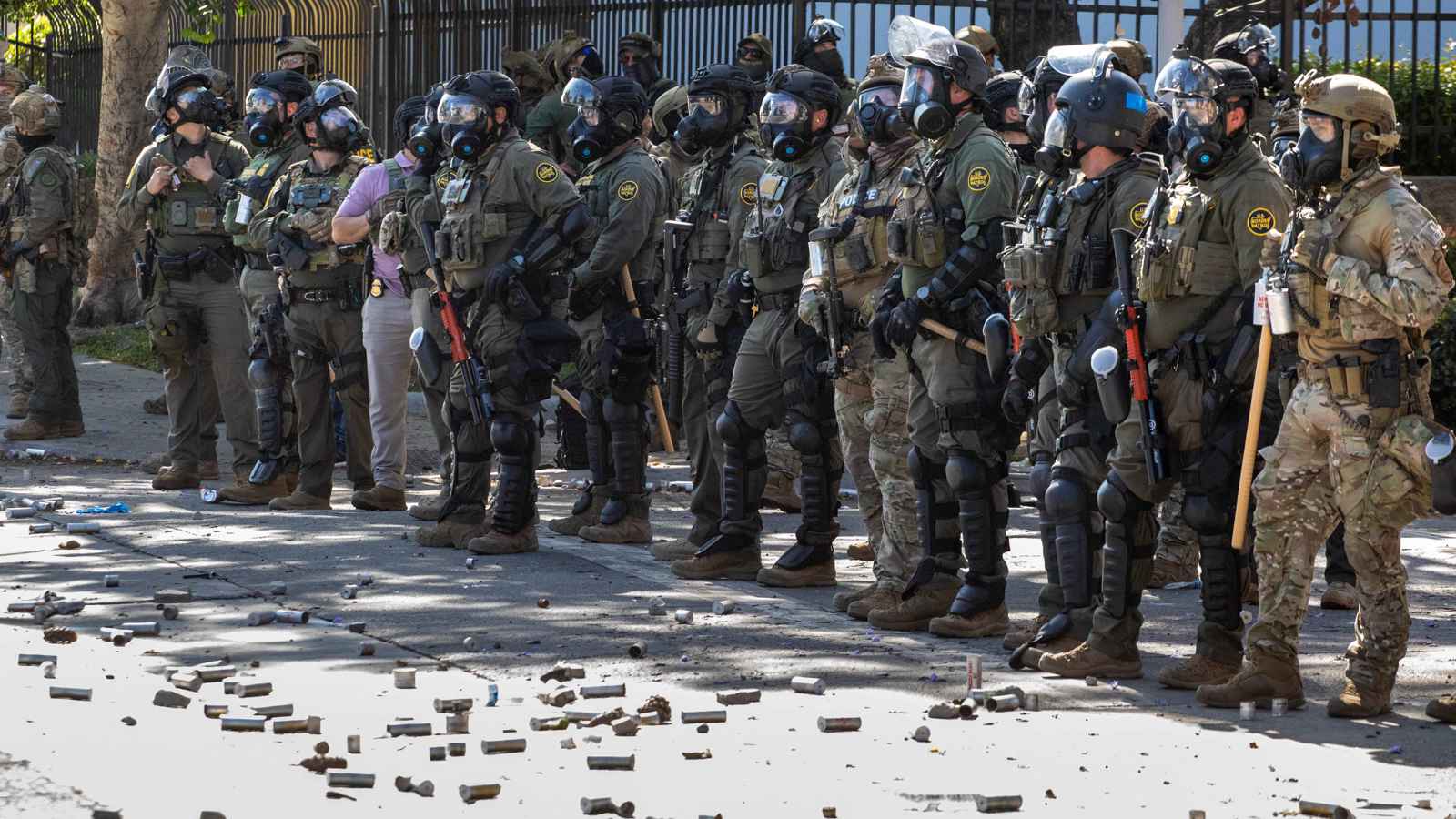 فوضى عارمة في لوس أنجلوس.. صدامات تنذر بتصاعد التوترات (فيديو)