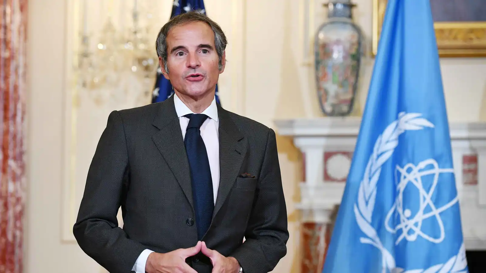 غروسي: مفاوضات جنيف حول إيران بلغت ذروتها وتهديدات واشنطن "جدية"