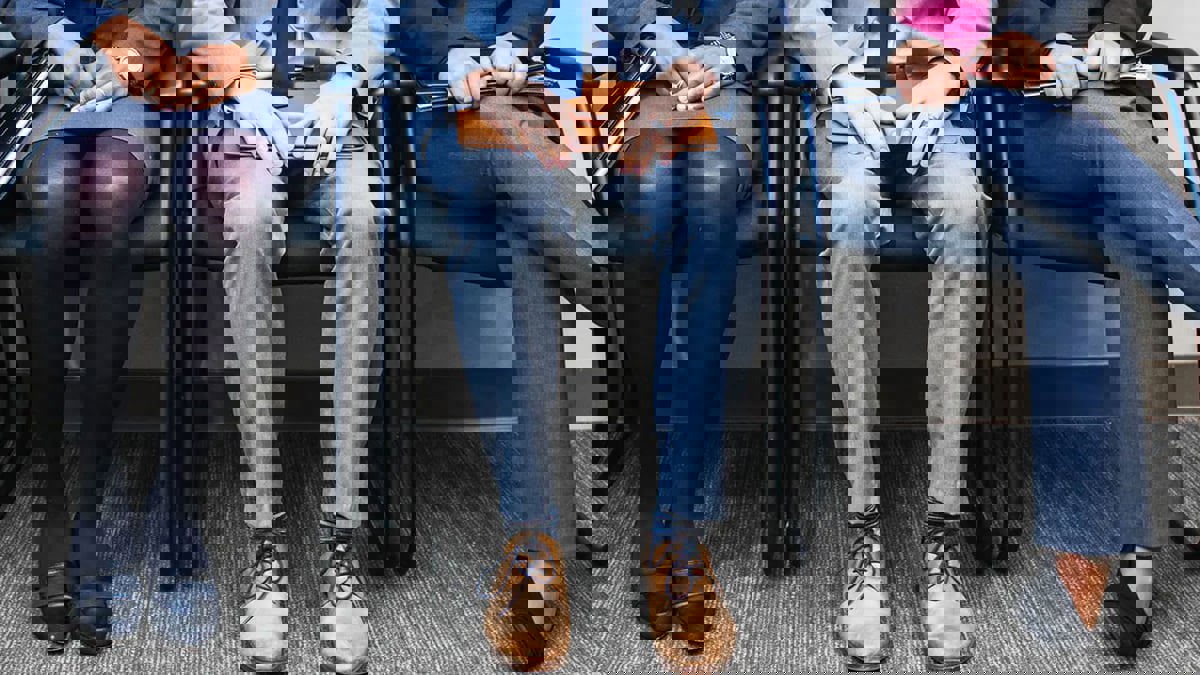 ماذا تكشف وضعية جلوسك عن شخصيتك؟