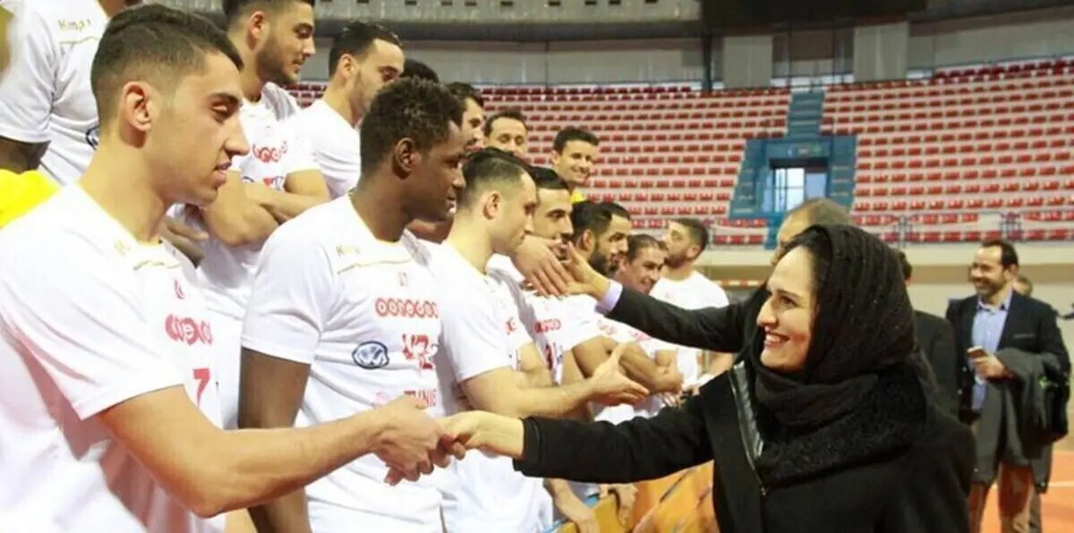 من السيقان المكشوفة إلى السيلفي.. الوزيرة ماجدولين الشارني تثير جدلًا واسعًا (صور)