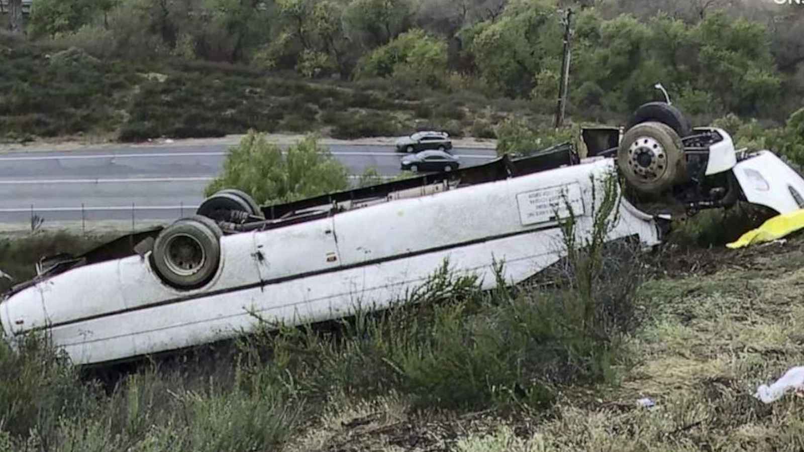 مصر.. إصابة 30 شخصا بحادث انقلاب حافلة في "العلمين"
