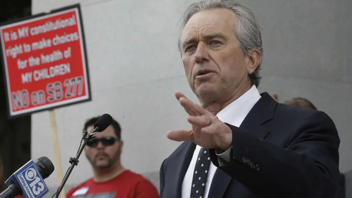  "يوتيوب" يزيل مقابلة لروبرت كينيدي جونيور تحدث فيها عن المتحولين جنسيًا