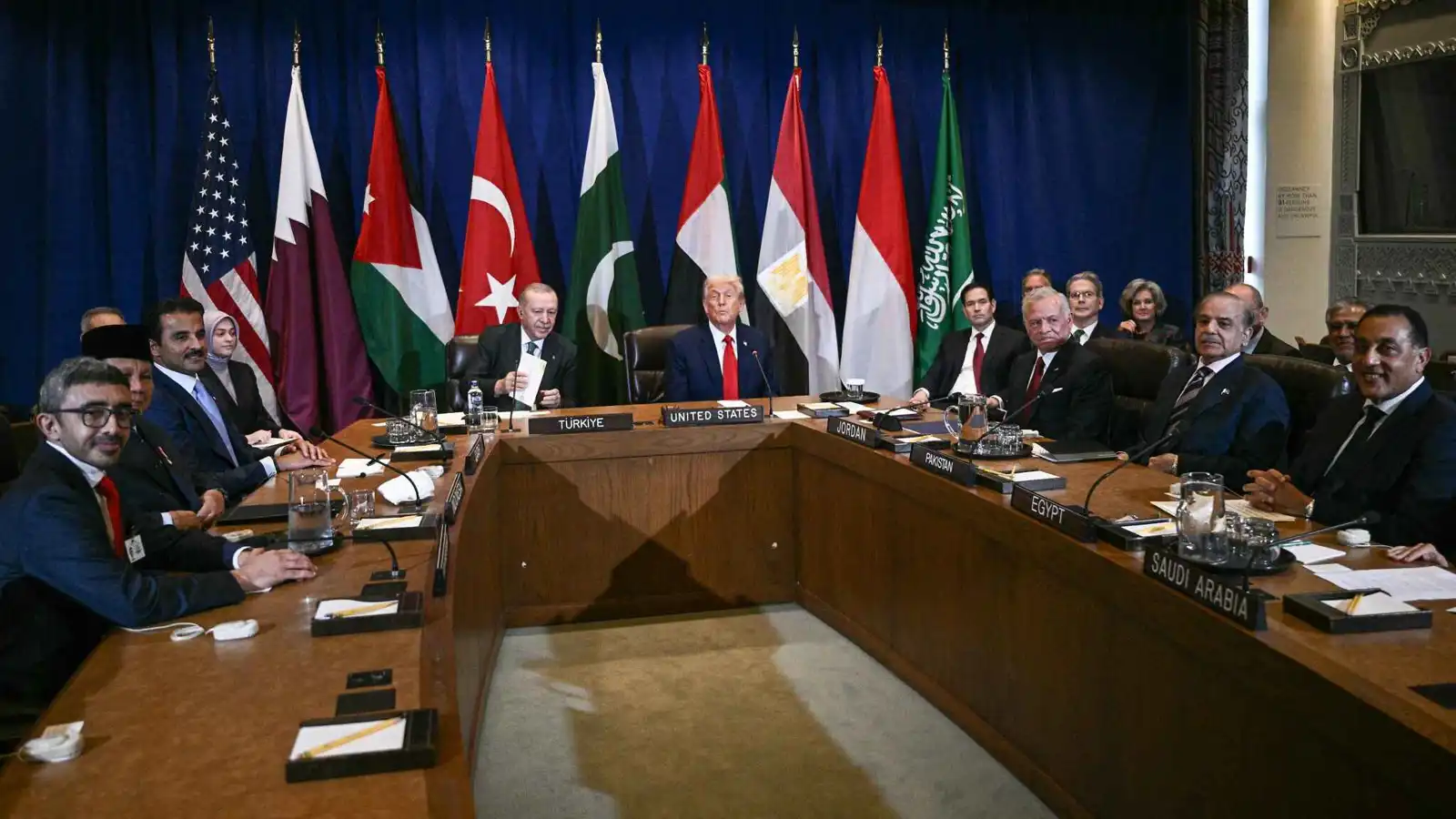 منع التهجير وإعمار غزة.. دول عربية وإسلامية ترحب بخطة ترامب