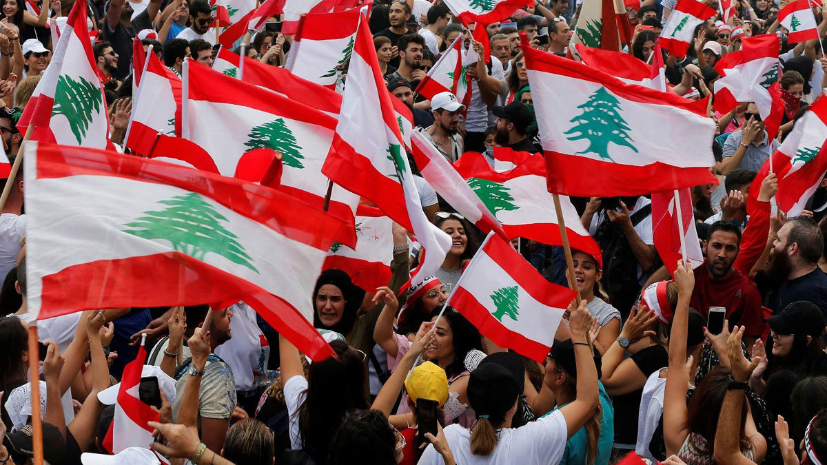 الجيش اللبناني للمتظاهرين: نقف إلى جانبكم بعيدًا عن إقفال الطرق‎