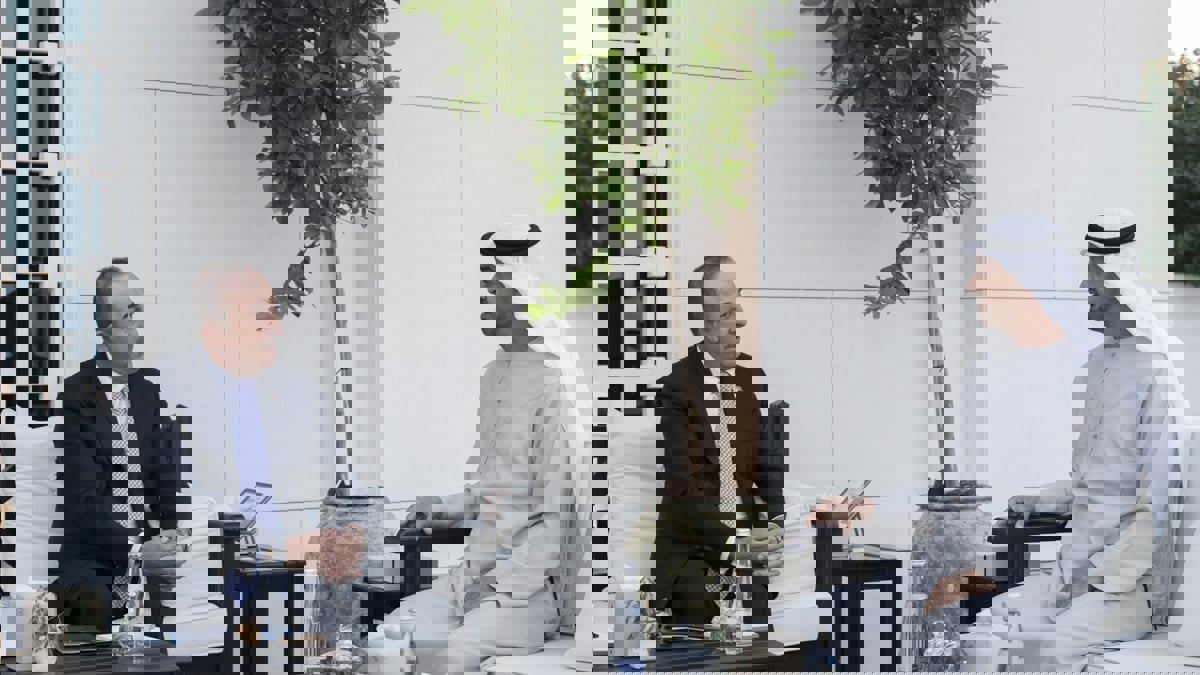 محمد بن زايد وأوغلو يؤكدان أهمية دفع العلاقات الإماراتية التركية إلى الأمام