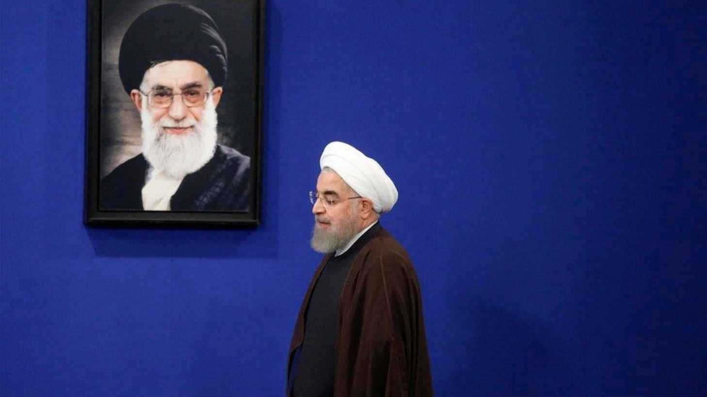 مع فراغ متوقع برحيل خامنئي.. لماذا تصاعدت الحملة الشرسة على روحاني؟