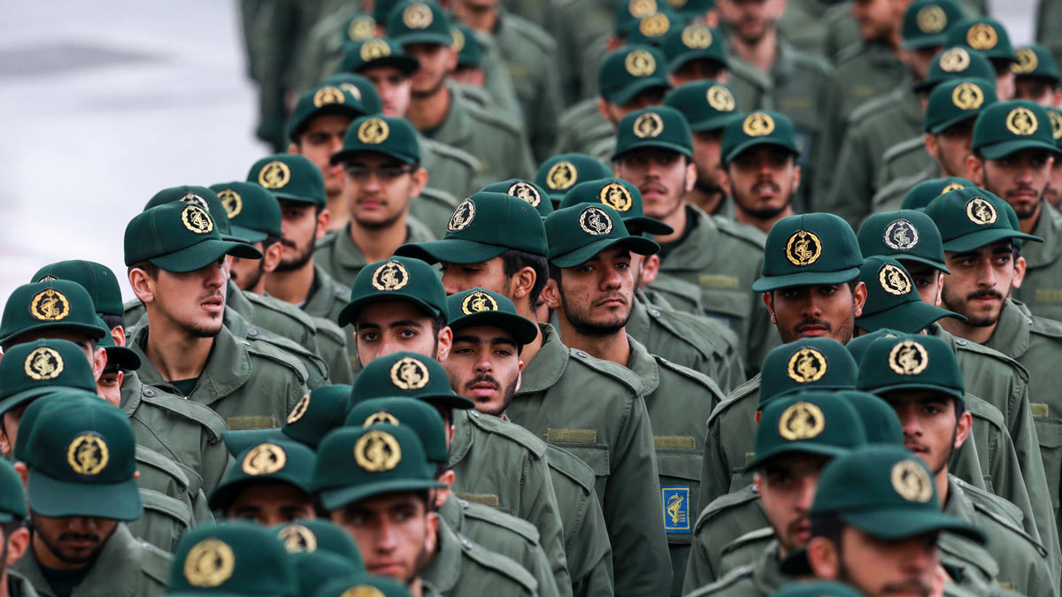 إيران تنظم عرضًا عسكريًا سنويًا في الخليج بمشاركة 200 فرقاطة