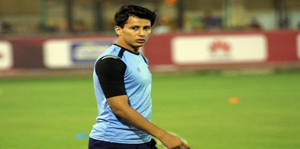 "حساسية الأنف" تهدد مستقبل نجم الأهلي المصري