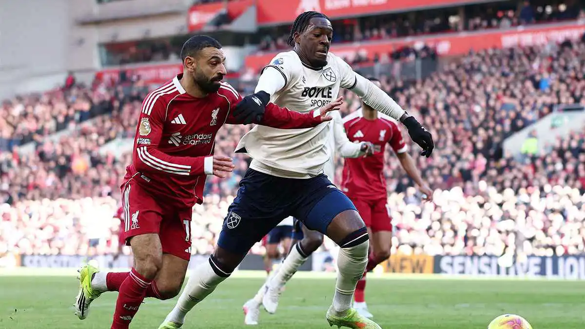 انتهى زمنه.. أسطورة ليفربول يصدم محمد صلاح