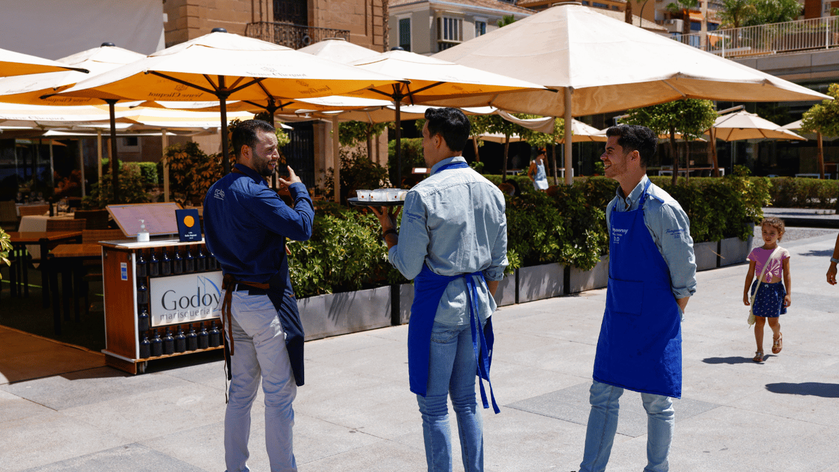 إسبانيا.. نصف العاملين في قطاع الضيافة من أصحاب التعليم العالي